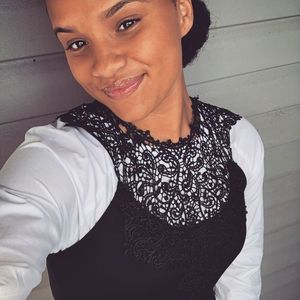 Meet your Posher, Demi